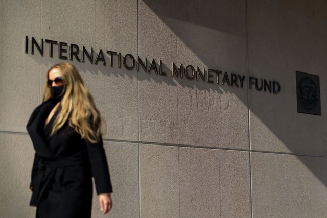 IMF cảnh báo không nên thắt chặt chính sách tiền tệ sớm - Ảnh 1.