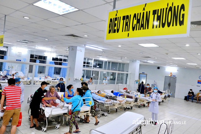 Nữ bác sĩ 4 mùa trực cấp cứu Tết và những câu chuyện đủ dư vị cảm xúc nghẹn ngào, sợ hãi lẫn đắng cay... - Ảnh 1.