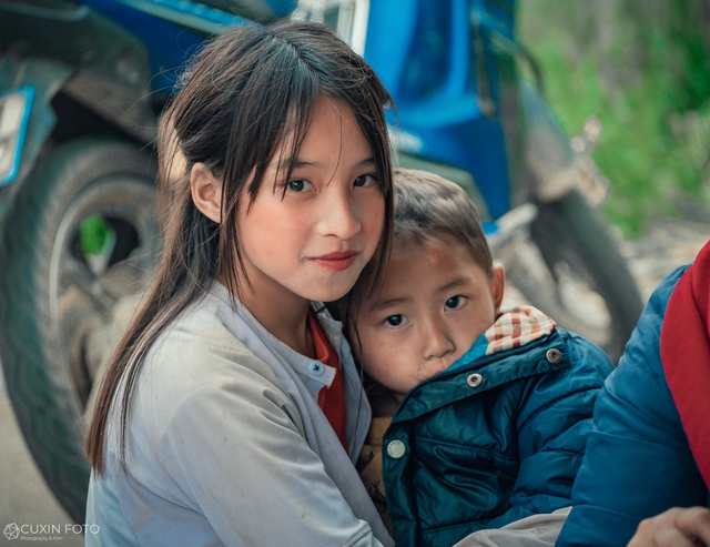 Ngắm vẻ đẹp mộc mạc, giản dị và thuần khiết của trẻ em vùng cao - Ảnh 2.