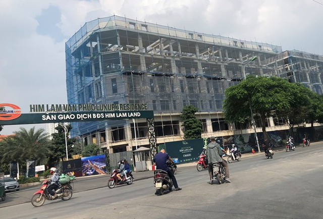 Cận cảnh cao ốc nhấn chìm con đường BT Hà Nội - Ảnh 9.