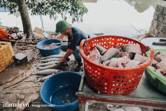 Tết đến! Người dân làng Vũ Đại tất bật bên nồi cá kho bạc triệu và bất ngờ về câu chuyện tìm người nắm giữ công thức trăm năm làm nên sự đình đám của một làng cá - Ảnh 4.