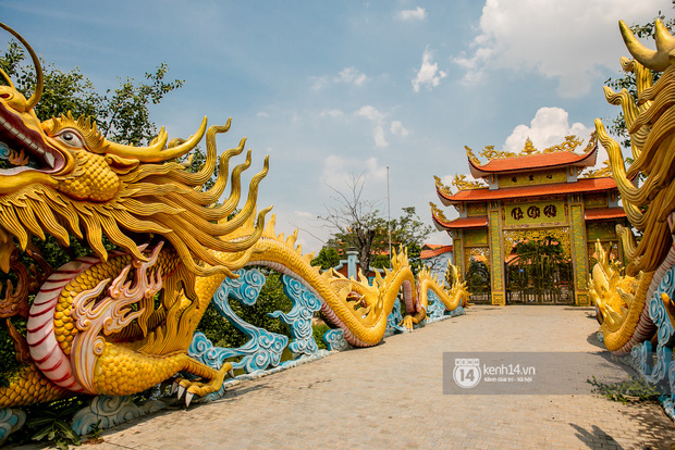 Toàn cảnh Nhà thờ Tổ 100 tỷ của NS Hoài Linh: Trải dài 7000m2, nội thất hoành tráng sơn son thếp vàng, nuôi động vật quý hiếm - Ảnh 6.