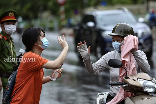 Thi tốt nghiệp được 8,4 điểm Anh vẫn bị chê thua chị họ, nữ sinh 2k3 chia sẻ nhói lòng: Ba mẹ ơi, có những đêm con đã muốn gục ngã - Ảnh 1.