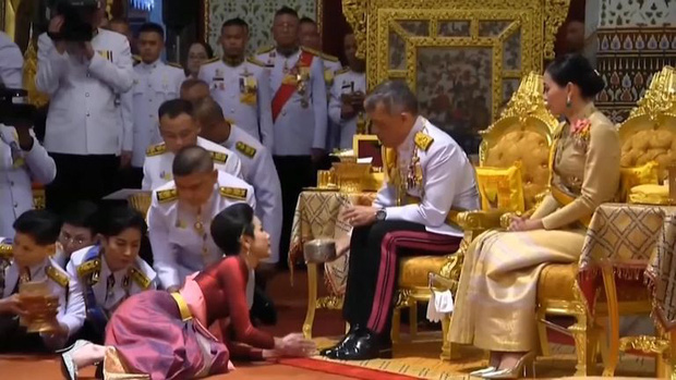 Hoàng quý phi Thái Lan được tấn phong làm Hoàng hậu thứ 2 nhân dịp sinh nhật, xác lập trường hợp vô tiền khoáng hậu trong lịch sử - Ảnh 2.