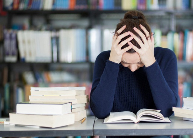 Cảm thấy kiệt sức? Đây là những thói quen làm tiêu hao năng lượng mọi người nên tránh ngay - Ảnh 4.