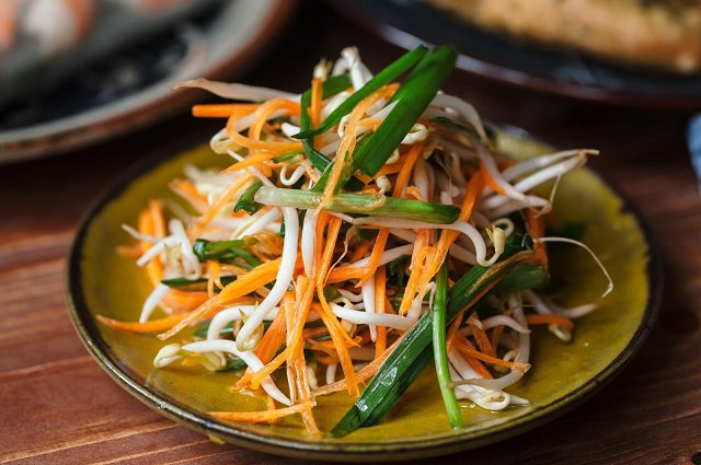 Loại rau có thể làm gây loãng xương, thuộc danh sách đen gây ung thư mà WHO cảnh báo: Đáng tiếc lại là món khoái khẩu của nhiều gia đình - Ảnh 1.