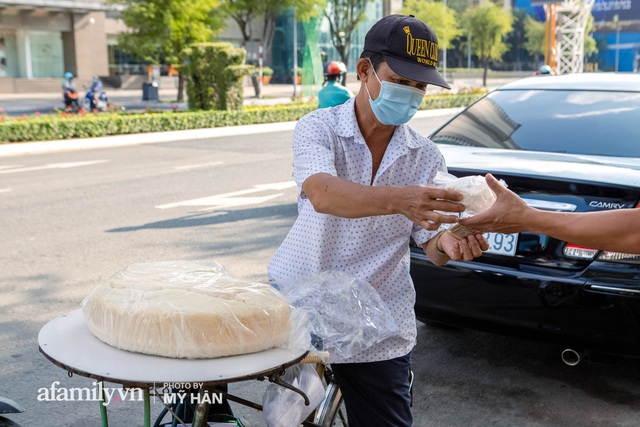  Ổ bánh bò nổi tiếng nhất Cần Thơ mỗi ngày chỉ bán trong vòng 1 tiếng là hết sạch, dân miền Tây muốn ăn phải canh giờ! - Ảnh 5.