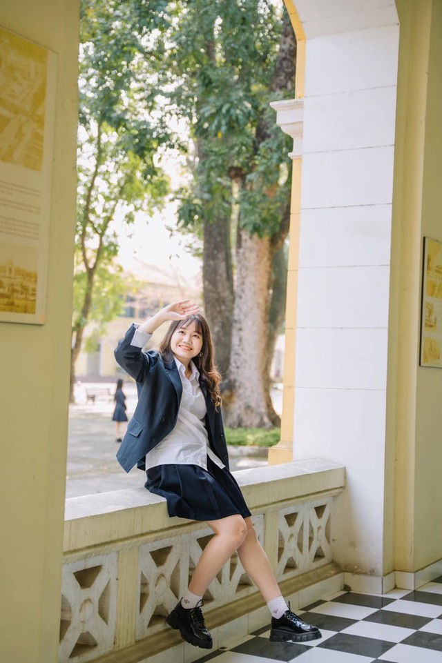 Không IELTS cao, nữ sinh trường Chu Văn An vẫn ẵm học bổng toàn phần tại Singapore: Trả lời phỏng vấn về tỷ phú Elon Musk hay như nuốt đĩa - Ảnh 4.