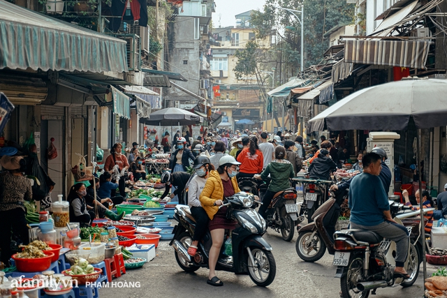 Ngày cuối năm bình yên trong ngõ chợ Thanh Hà - ngôi chợ lâu đời nhất phố cổ được giới nhà giàu chuộng mua vì toàn đồ chất lượng tươi ngon - Ảnh 6.