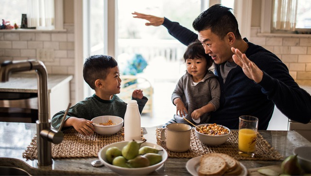 Chuyên gia nuôi con: Đừng làm những điều độc hại này nếu không muốn trẻ trở nên ích kỷ, ỷ lại - Ảnh 4.