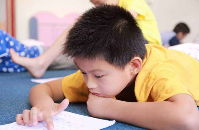 Con thông minh chưa chắc đã học giỏi là vì thiếu một điều kiện, hiểu lầm lớn của cha mẹ có thể ảnh hưởng đến trẻ suốt đời - Ảnh 1.