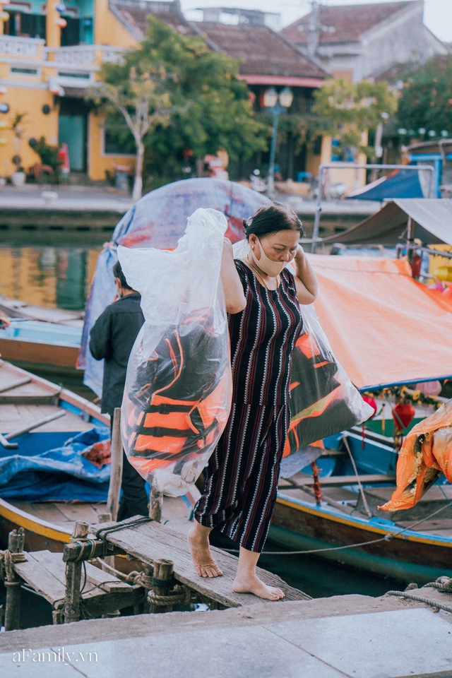 Chùm ảnh Hội An những ngày vắng khách du lịch vì dịch Covid-19, nhưng sự bình tĩnh và giữ ý thức chung khiến cuộc sống của người dân nơi đây vẫn nhẹ nhàng và luôn lạc quan - Ảnh 14.