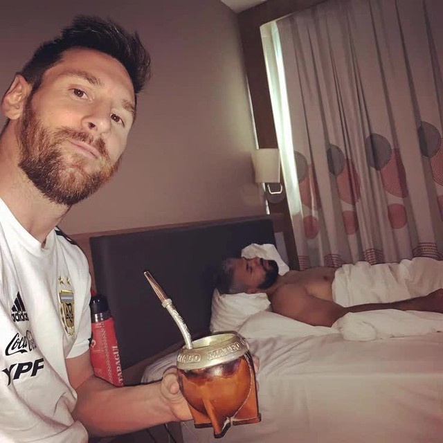 Thức uống thần dược theo chân Messi suốt mùa World Cup, tuy nhiên không phải ai cũng nếm được loại nước này - Ảnh 7.
