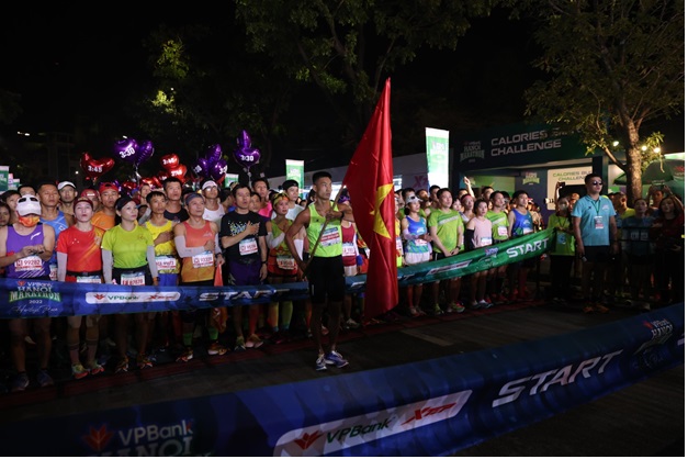 Giải chạy Quốc tế VPBank Hanoi Marathon 2022: cuộc đua bứt tốc ngoạn mục - Ảnh 1.