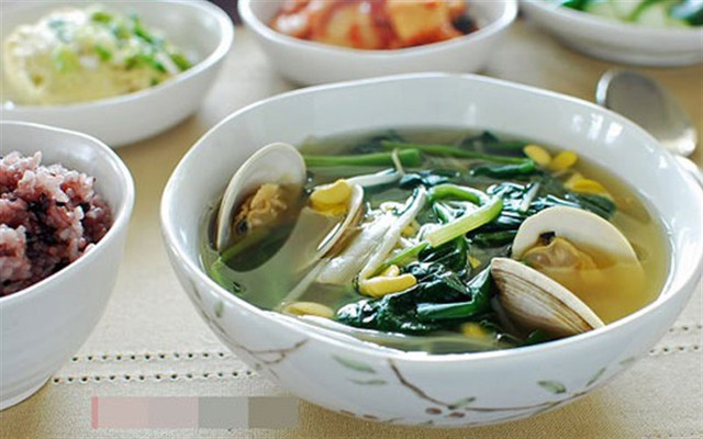 Cô gái 28 tuổi mắc ung thư vì ăn rau để qua đêm: Cảnh báo 4 loại rau củ càng để lâu càng độc, tốt nhất nên vứt bỏ - Ảnh 2.