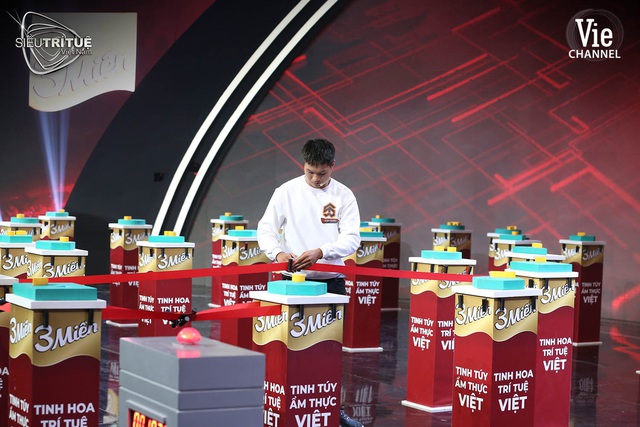 Xuất sắc chinh phục thử thách kết nối 3 miền, thí sinh Anh Quốc xứng danh Trí Tuệ Việt 3 Miền - Ảnh 1.