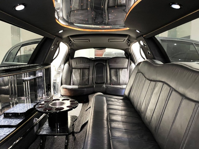 Giữ mới cả thập kỷ, chủ nhân hàng hiếm limousine bán xe với giá chỉ 2,6 tỷ đồng - Ảnh 2.