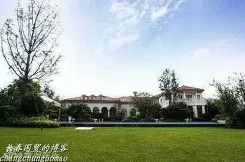 Thiên thần tỷ tỷ Lưu Diệc Phi: 20 năm lăn lộn showbiz, từ đại sứ Louis Vuitton đến bà trùm bất động sản, sở hữu BST siêu xe khiến cánh mày râu thèm thuồng - Ảnh 7.