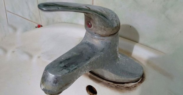 Chẳng cần chất hóa học, đánh bay vết rỉ sét, oxy hóa chỉ bằng nguyên liệu nhà nào cũng có - Ảnh 1.
