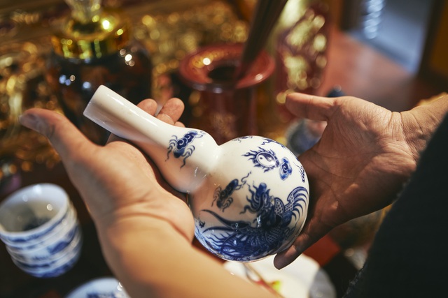 Nghe “trai làng Quảng Bá” kể chuyện từ nhỏ đã được rèn cắm hoa, nấu cỗ và tiết lộ thú chơi Tết tao nhã với mía ướp 5 loại hoa thơm - Ảnh 10.