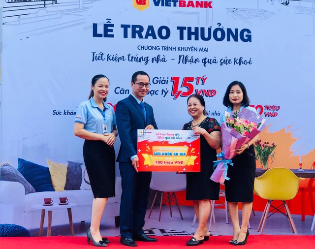 Vietbank trao giải đặc biệt “Căn hộ bạc tỷ” cho khách hàng gửi tiết kiệm - Ảnh 1.