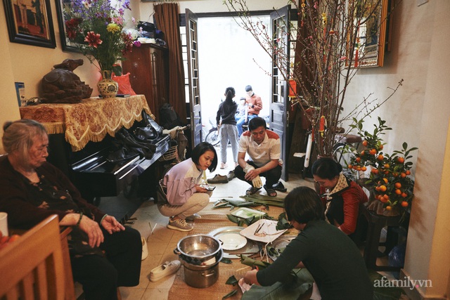Có những gia đình Hà Nội nửa thế kỷ tự tay gói bánh chưng như nghệ sĩ Hương Bông, không phải bởi tiết kiệm mà vì lý do “bí mật” này - Ảnh 16.