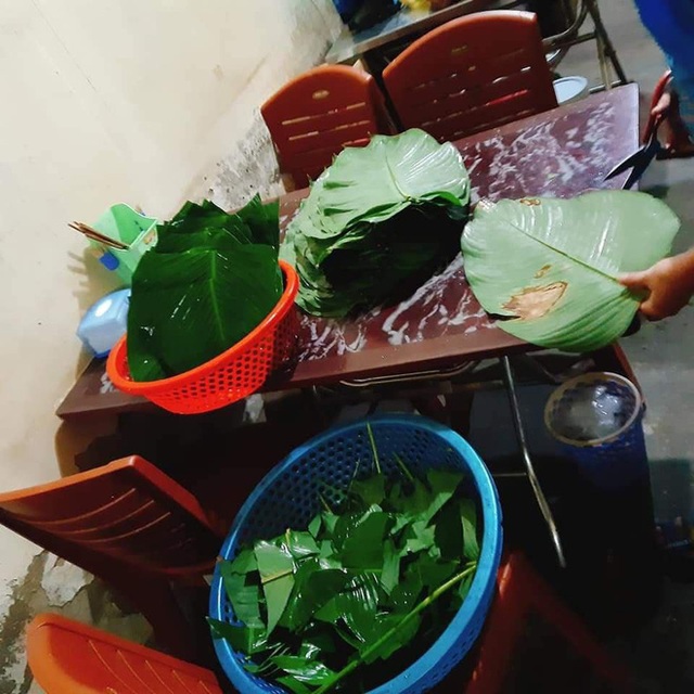 Người dân nhiều tỉnh thành chung tay gói hàng ngàn chiếc bánh chưng, bánh tét cứu trợ khúc ruột miền Trung - Ảnh 21.