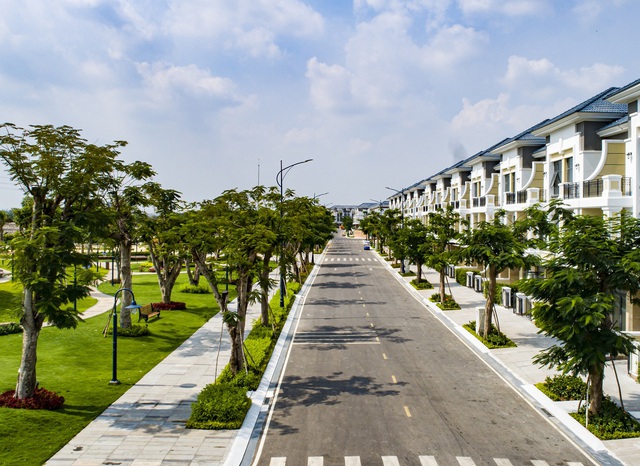 Nhà liên kế, biệt thự cao cấp tại khu Đông TP.HCM thu hút cộng đồng cư dân tinh hoa - Ảnh 1.