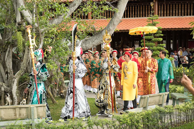 Sống giản dị, NS Hoài Linh lại có khối tài sản khổng lồ: Kim cương đong lon, trầm hương xa xỉ đến nhà thờ Tổ 7000m2 hàng trăm tỷ - Ảnh 6.