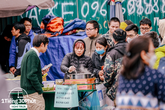 Khu tổ hợp Nam Trung Yên có gì mà dân văn phòng bất chấp gió rét vẫn tới ăn trưa cho bằng được? - Ảnh 1.