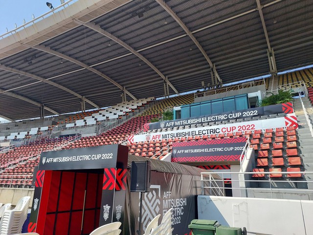  Cận cảnh SVĐ Thammasat: Có thật sân của trận chung kết lượt về AFF Cup 2022 tốt hơn Mỹ Đình? - Ảnh 10.
