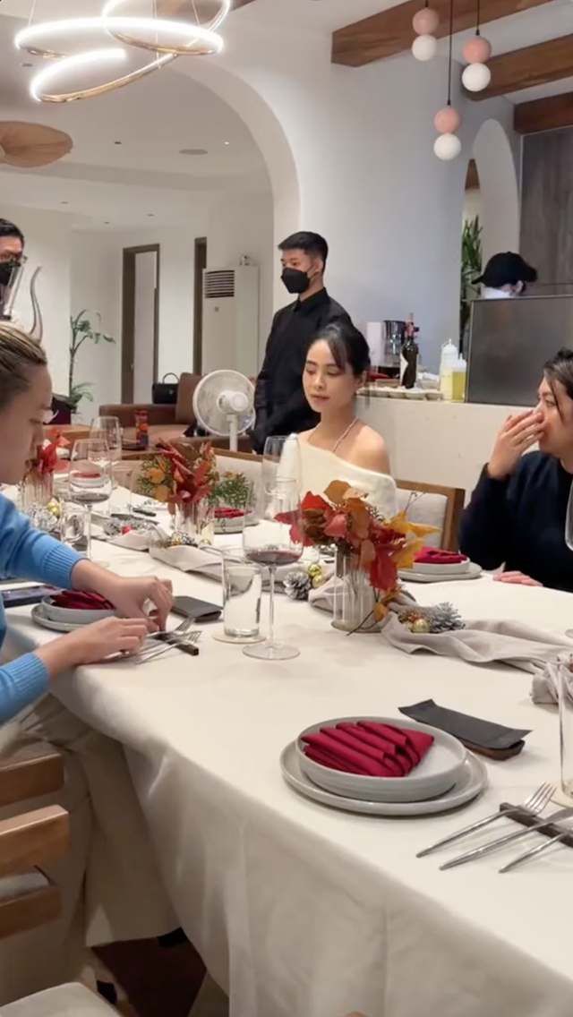  Đẳng cấp dâu hào môn: Ca nương Kiều Anh bê cả nhà hàng fine dining quý tộc về nhà khiến ai cũng ghen tị - Ảnh 2.