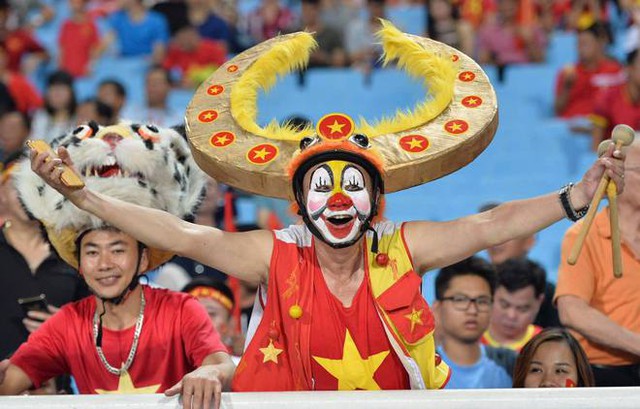 Gặp cổ động viên số 1 Việt Nam 20 năm làm mũ linh vật SEA Games: Tôi đi dọc bờ hồ Hoàn Kiếm đến sân Hàng Đẫy, ai cũng ngước nhìn - Ảnh 6.