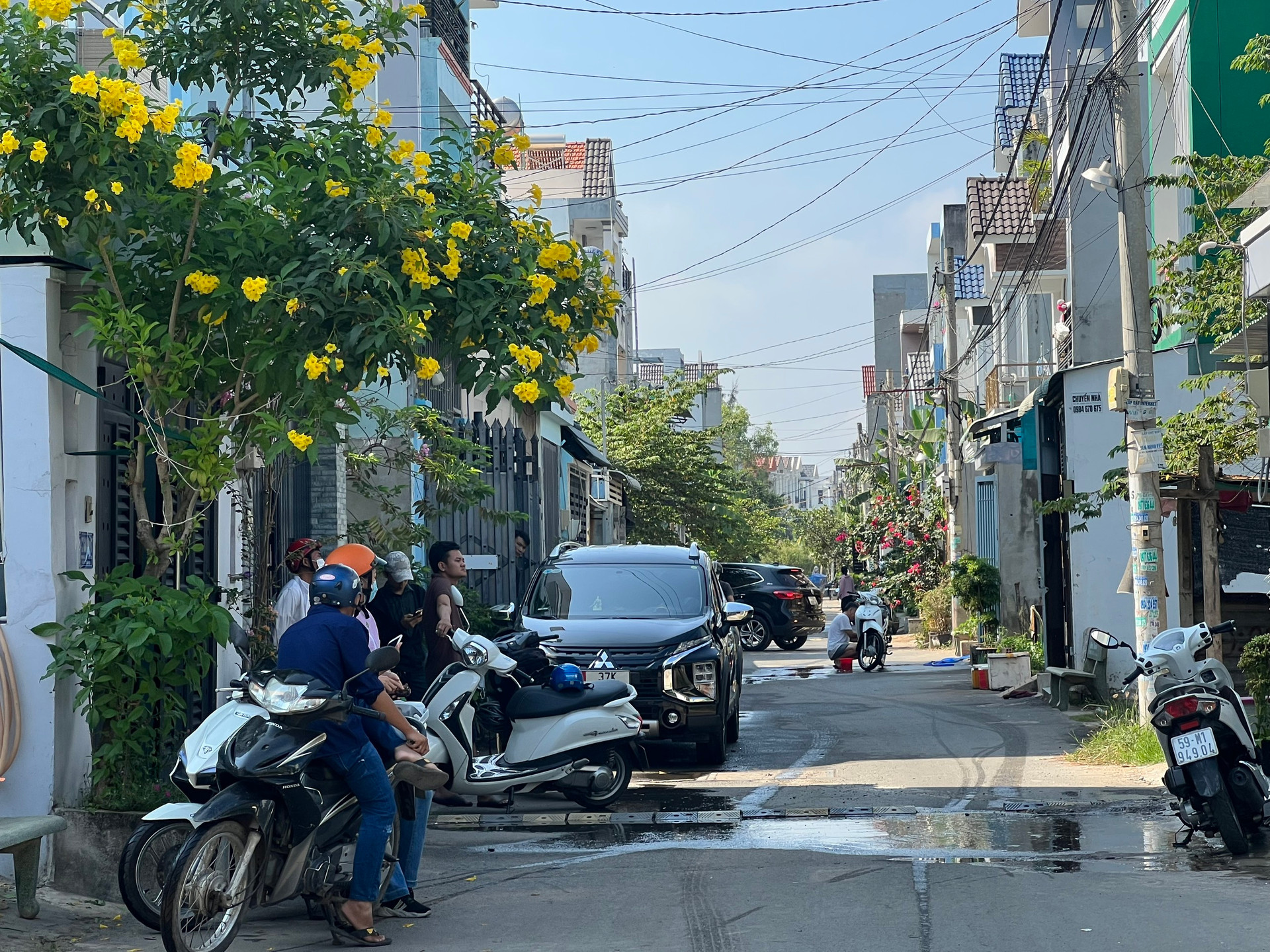 Nhân viên phòng công chứng Quận 9: “Tôi không có thời gian đứng dậy đi ăn cơm trưa khi hồ sơ mua bán nhà đất bỗng tăng mạnh” - Ảnh 2.