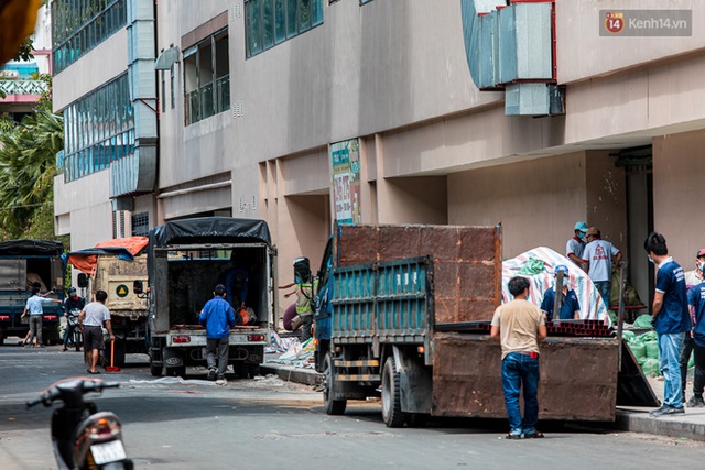 Ảnh: Cận cảnh toà nhà Thuận Kiều Plaza, nơi chuẩn bị được trưng dụng làm bệnh viện dã chiến điều trị Covid-19 - Ảnh 12.