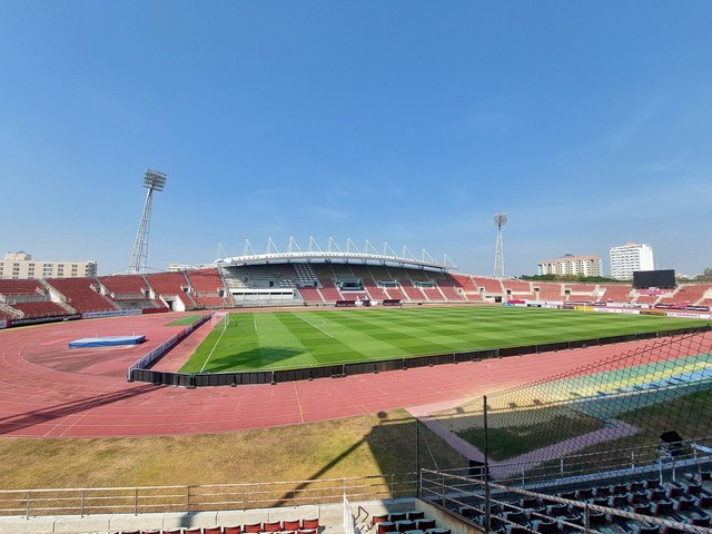  Cận cảnh SVĐ Thammasat: Có thật sân của trận chung kết lượt về AFF Cup 2022 tốt hơn Mỹ Đình? - Ảnh 3.