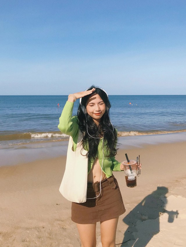 Cô giáo gây sốt TikTok khi khoe style đi dạy triệu view: Cả tuần không mặc trùng bộ nào, lại còn rất xinh! - Ảnh 13.