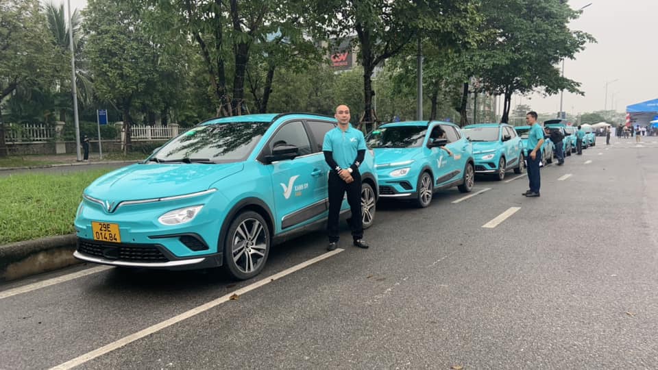 Taxi Xanh SM của ông Phạm Nhật Vượng vừa ra mắt chưa đầy 24h, phản ứng của người dùng: “Tiền nào của đấy” - Ảnh 2.