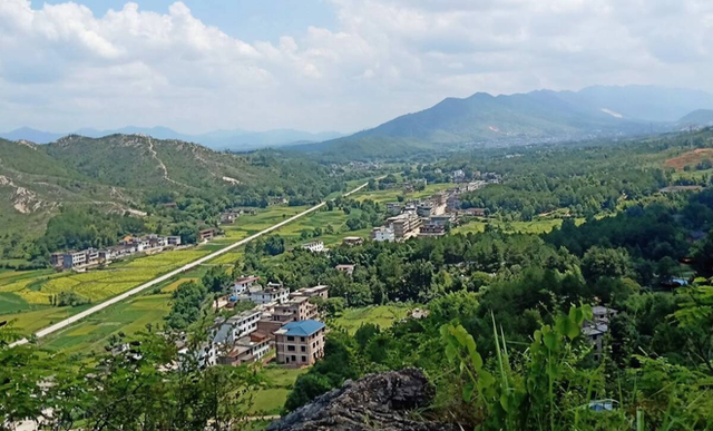  Đệ nhất làng phong thuỷ Trung Quốc: Đào tạo ra vô số kỳ tài, người dân làm nghề xem phong thuỷ có thu nhập khủng bất ngờ - Ảnh 3.