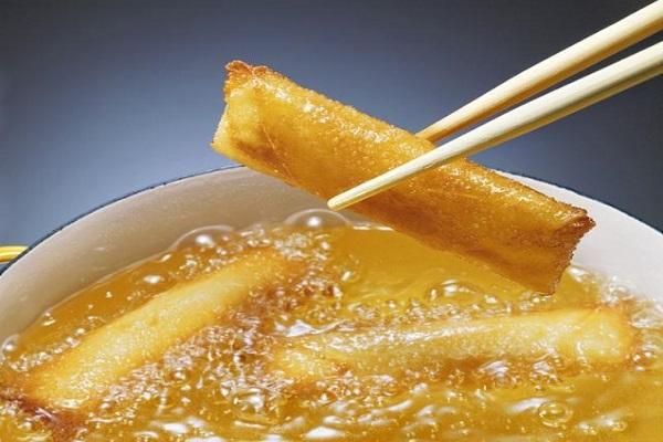  BS dinh dưỡng tiết lộ cách ăn dầu mỡ lành mạnh: Ăn quá lượng này là sinh nhiều bệnh - Ảnh 2.