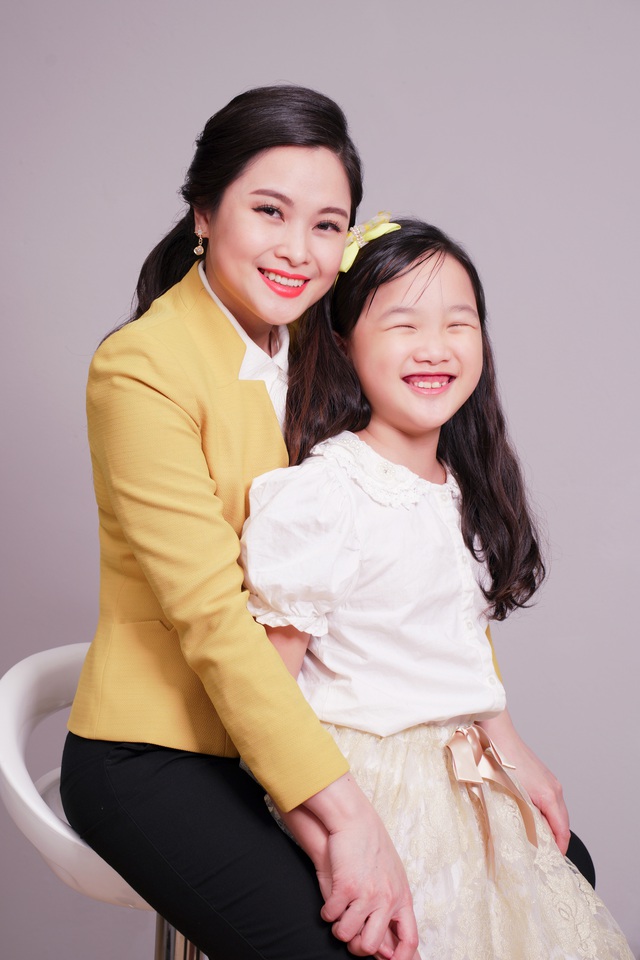 Cách dạy con học ngoại ngữ đáng học hỏi từ BTV nổi tiếng của Phố Tài Chính: Tạo môi trường cho con tiếp xúc tiếng Anh từ 2 tuổi, mỗi ngày đều “vừa học vừa chơi” - Ảnh 2.