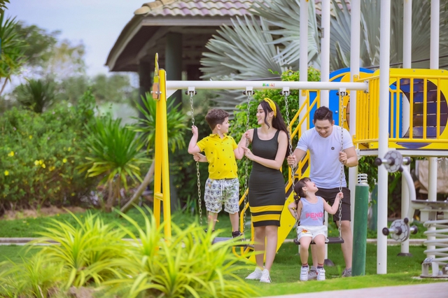 Ca sĩ, diễn viên, hoa hậu làm ‘cò đất’ - Ảnh 1.