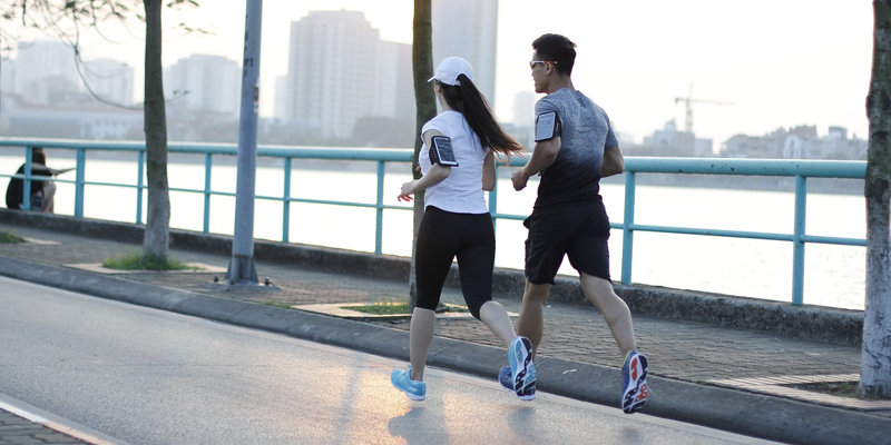 Buổi sáng, chạy bộ càng sớm thì càng tốt? Có 4 lưu ý khi chạy bộ sáng sớm mà không phải ai cũng biết, ghi nhớ kẻo khỏe đâu không thấy lại rước họa vào thân - Ảnh 3.