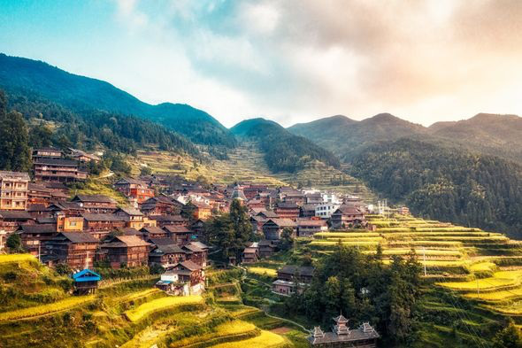  Ngôi làng oằn mình sống cùng âm thanh bí ẩn, người dân bức bách tới phát điên nhưng suốt 3 năm vẫn không tìm ra nguyên nhân - Ảnh 2.