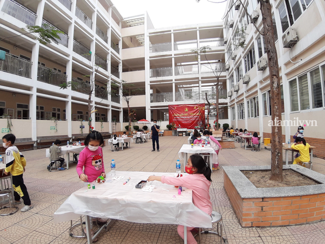 Không khí đón giao thừa tại trường tiểu học Xuân Phương, cái Tết đáng nhớ của thầy trò và phụ huynh trong khu cách ly - Ảnh 3.