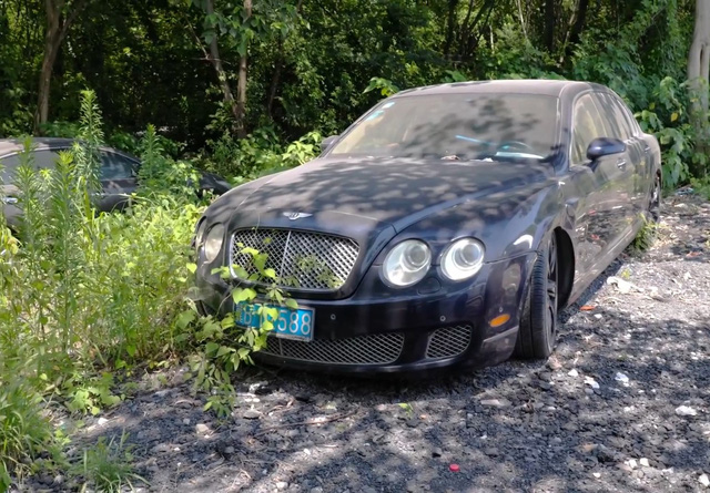 Xót xa toàn siêu xe, xe siêu sang tại nghĩa địa ô tô Trung Quốc: Rolls-Royce, Porsche, Corvette vứt cả đống, từ từ mục nát - Ảnh 2.