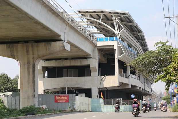 Hiện trạng 11 nhà ga trên cao tuyến Metro ở TP.HCM sau 10 năm thi công - Ảnh 11.