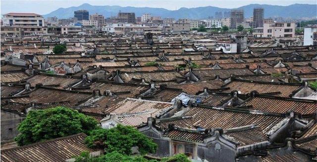 Ngôi làng có dân số đông ngang một quận nhưng có duy nhất một họ - Ảnh 1.