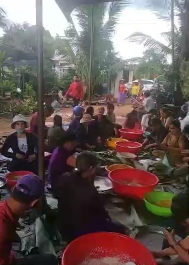 Người dân nhiều tỉnh thành chung tay gói hàng ngàn chiếc bánh chưng, bánh tét cứu trợ khúc ruột miền Trung - Ảnh 13.