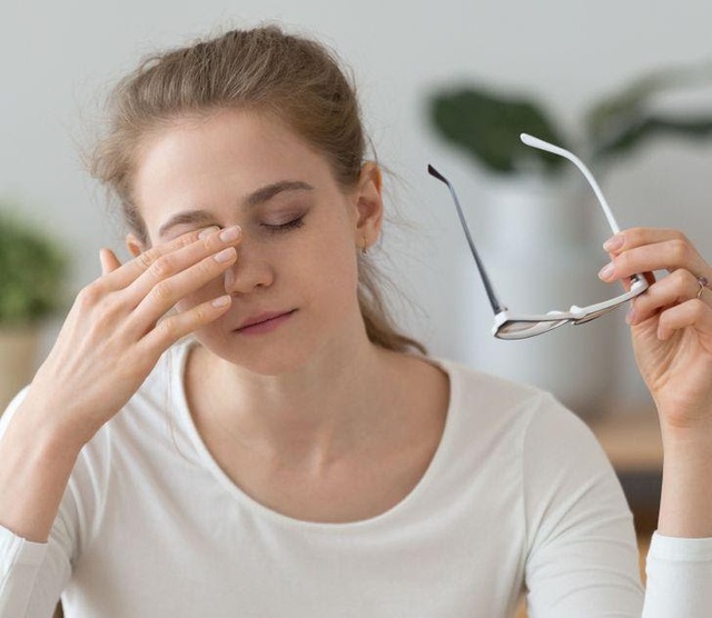 Người dùng điện thoại thường xuyên rất dễ gặp 7 kiểu chấn thương này: Đau khớp, hại mắt, ảnh hưởng không nhẹ tới cột sống - Ảnh 6.